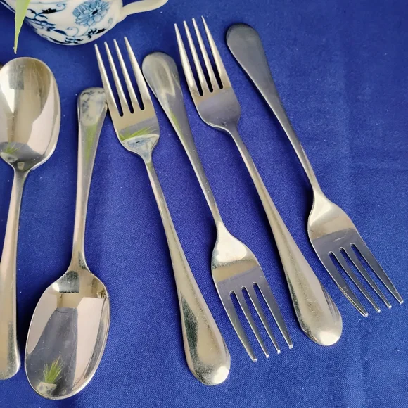 ONEIDA 10 Pcs Flatware Stainless - Picture 3 of 7
